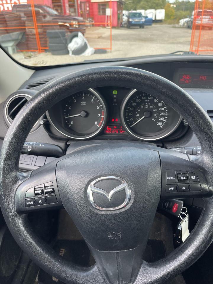 2011 Mazda MAZDA3 GX - Photo #9