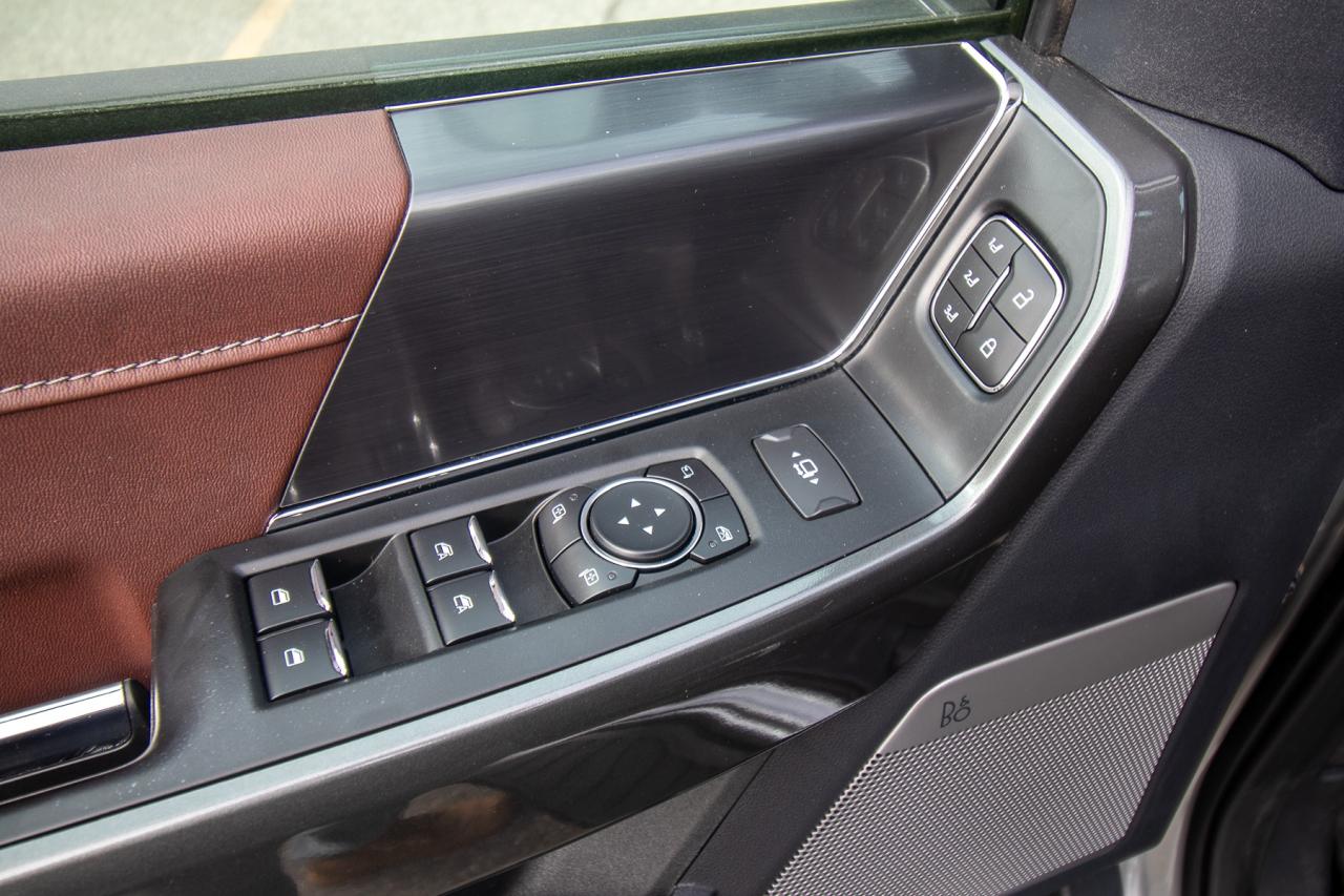 2023 Ford F-150 Lariat 4WD SuperCrew 6.5' Box Photo5