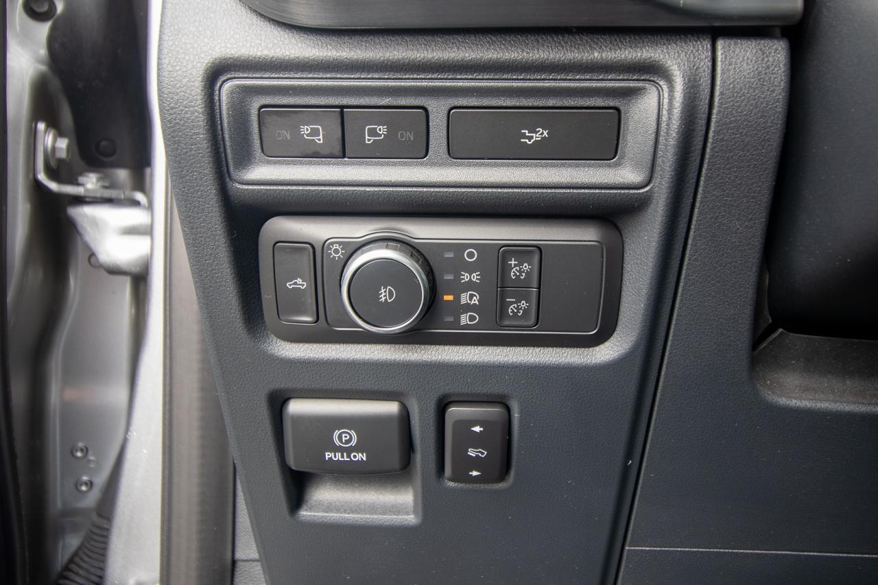 2023 Ford F-150 Lariat 4WD SuperCrew 6.5' Box Photo5