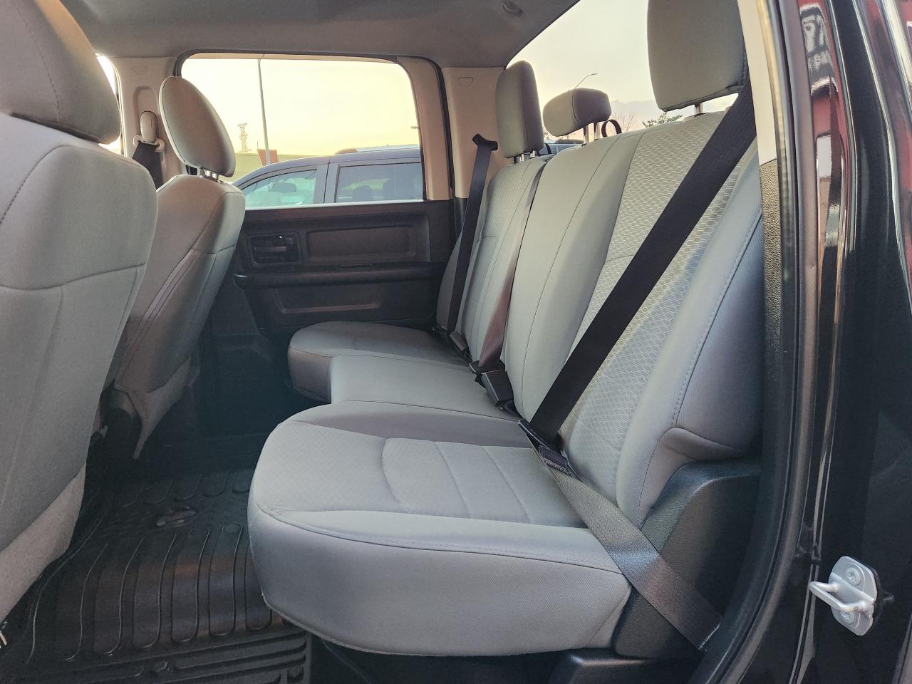 2018 RAM 1500 ST Hemi Crew Cab Rear Cam - Photo #18