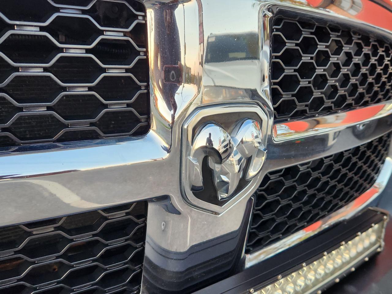 2018 RAM 1500 ST Hemi Crew Cab Rear Cam - Photo #3