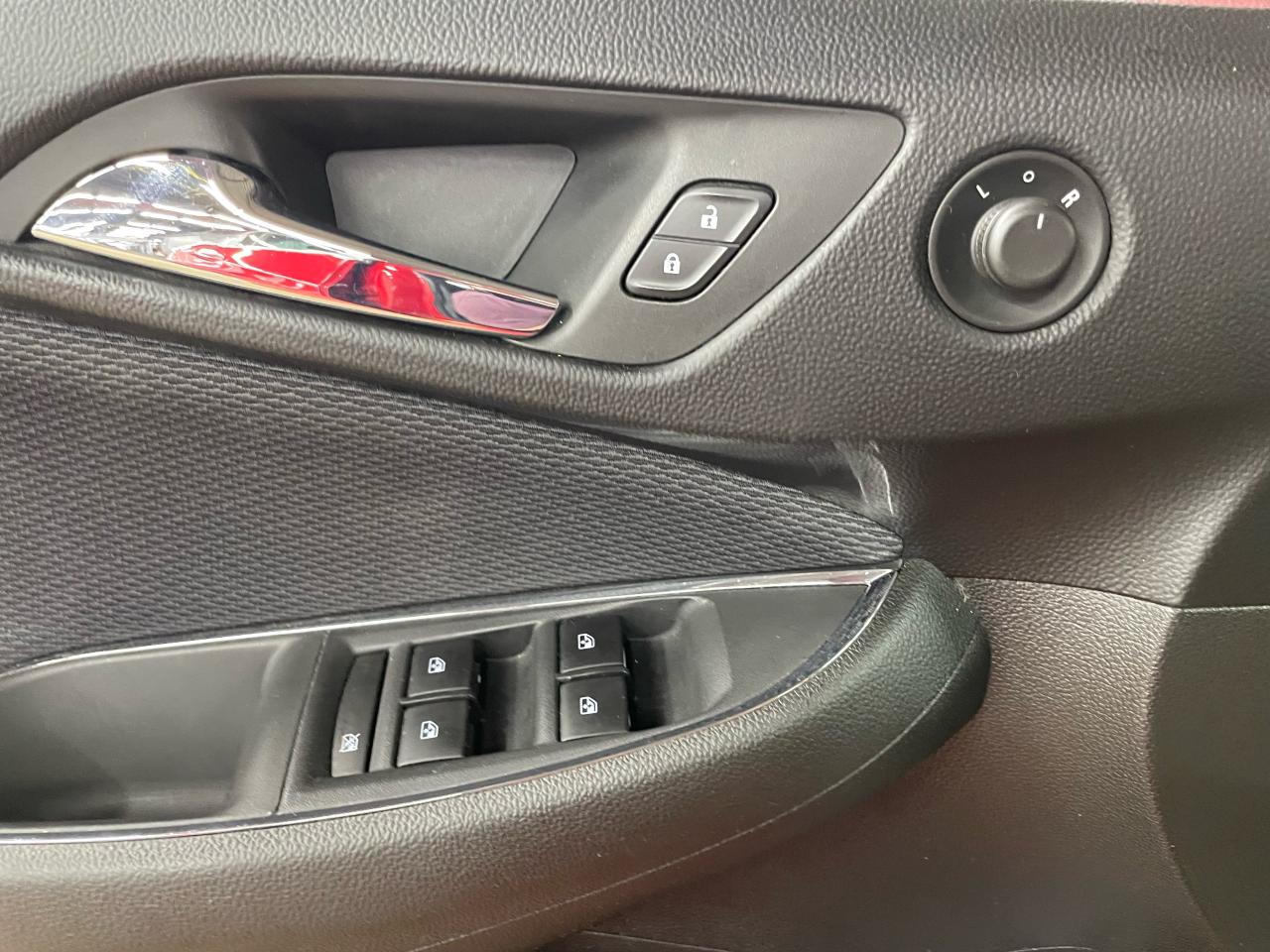 2016 Chevrolet Cruze LT Photo32