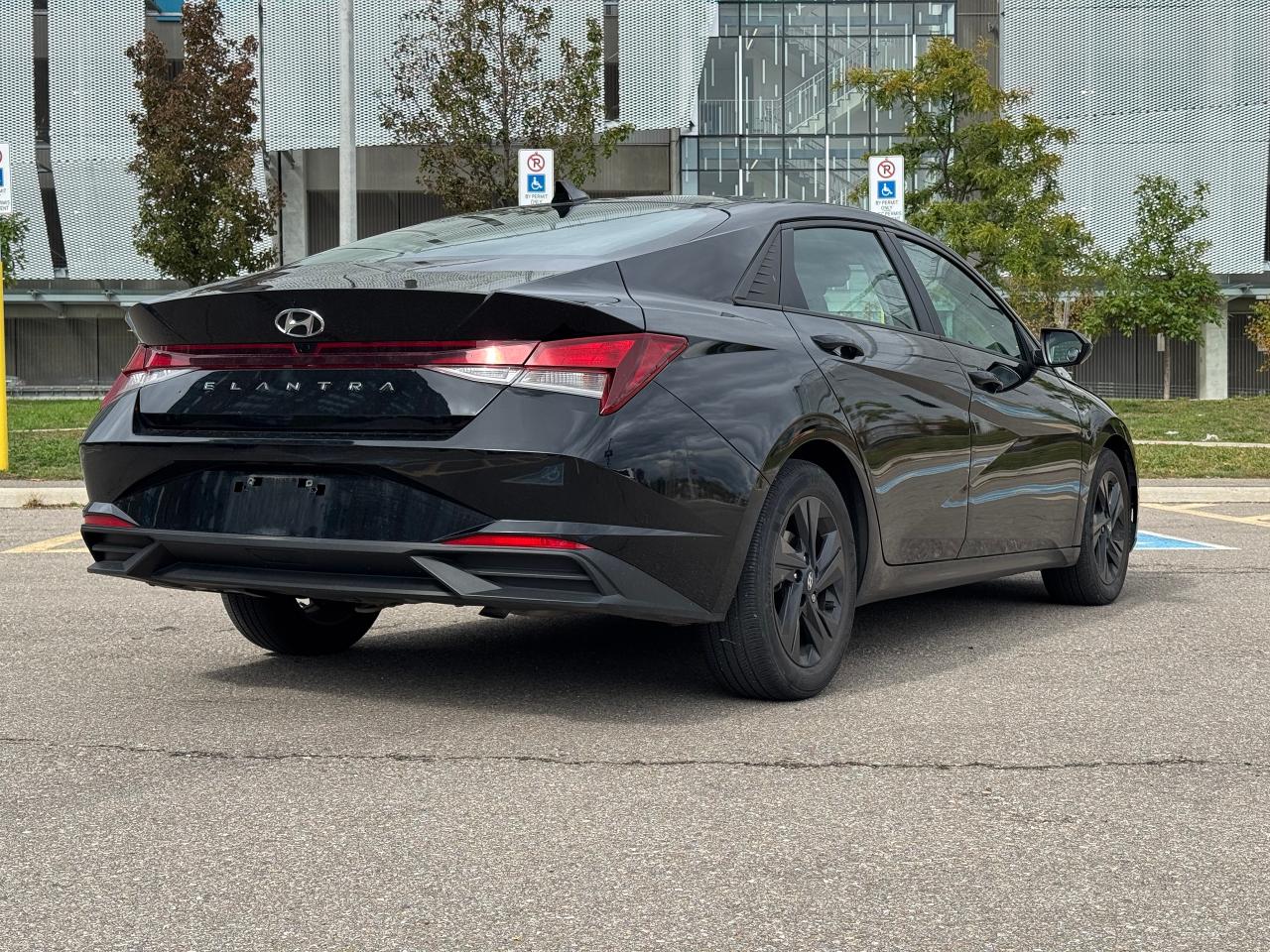 2021 Hyundai Elantra Preferred IVT w/Sun & Tech Package | ONE OWNER | - Photo #4