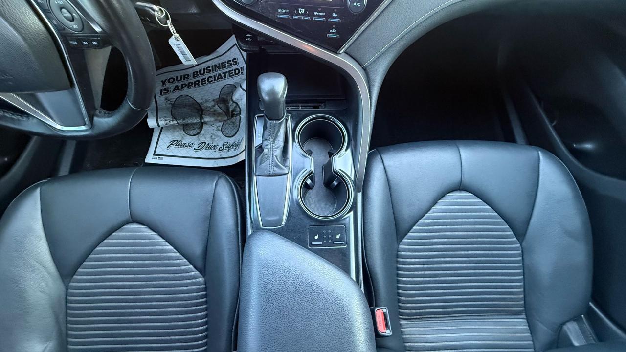 2019 Toyota Camry SE - Photo #11