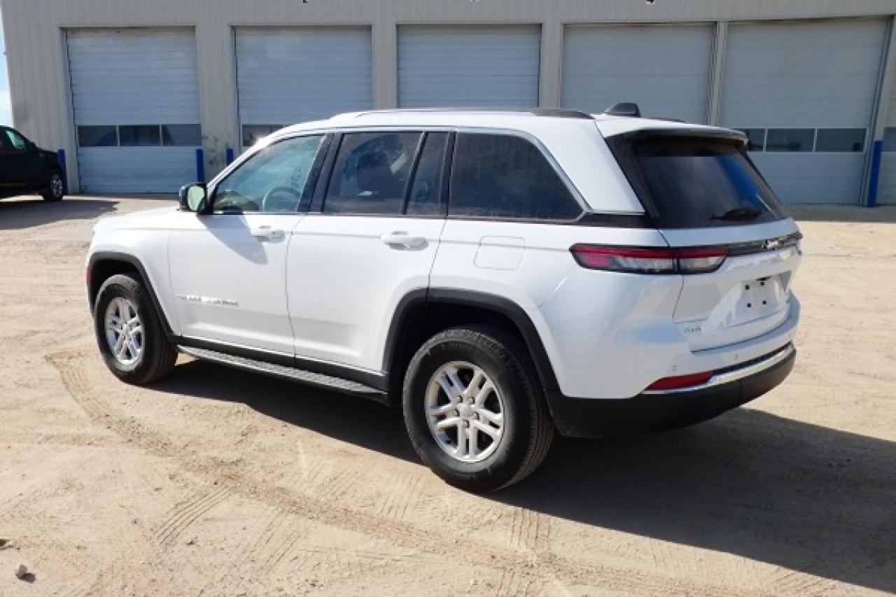 2023 Jeep Grand Cherokee Laredo w/Htd cloth, S/R, BUC - Photo #8