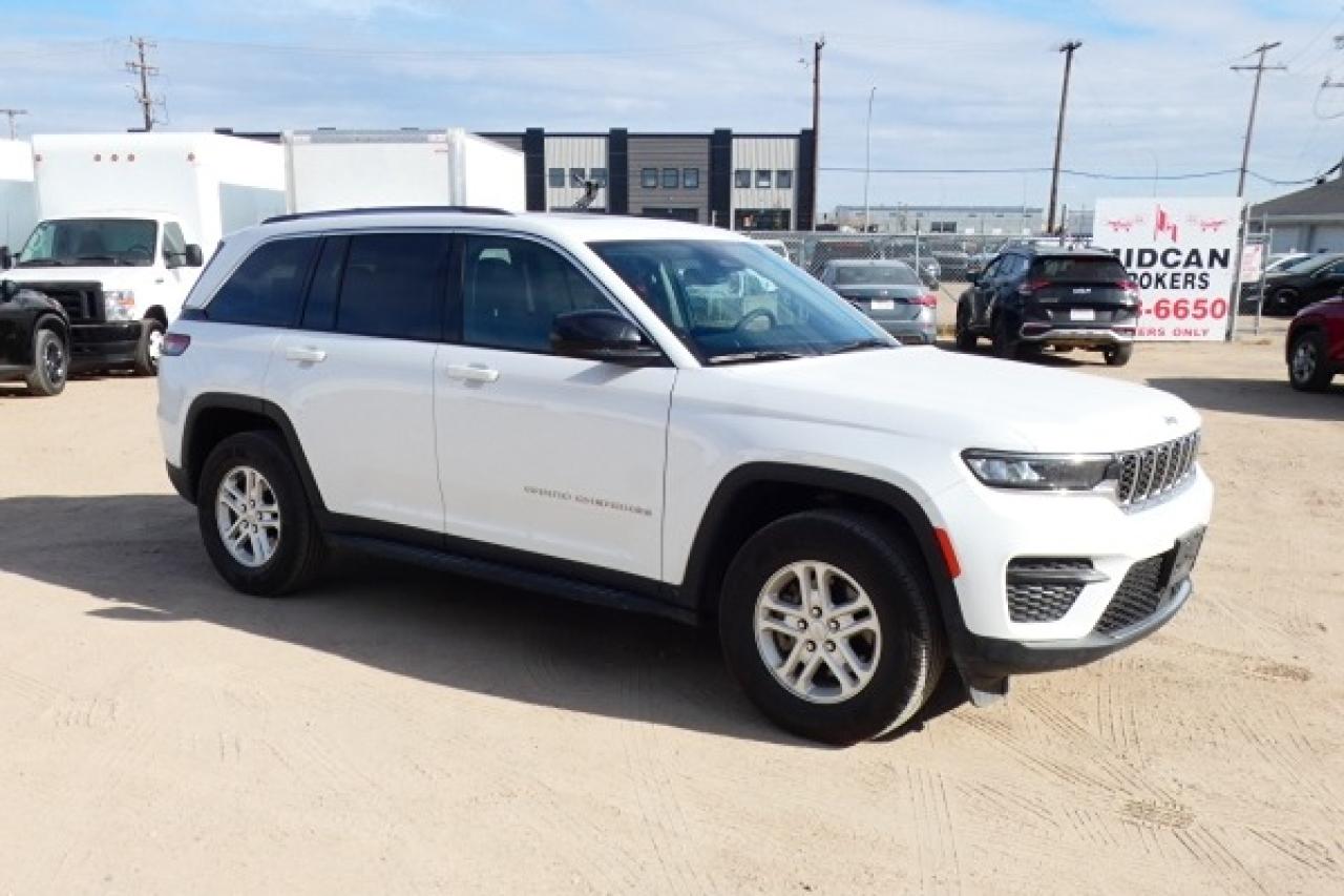 2023 Jeep Grand Cherokee Laredo w/Htd cloth, S/R, BUC - Photo #4