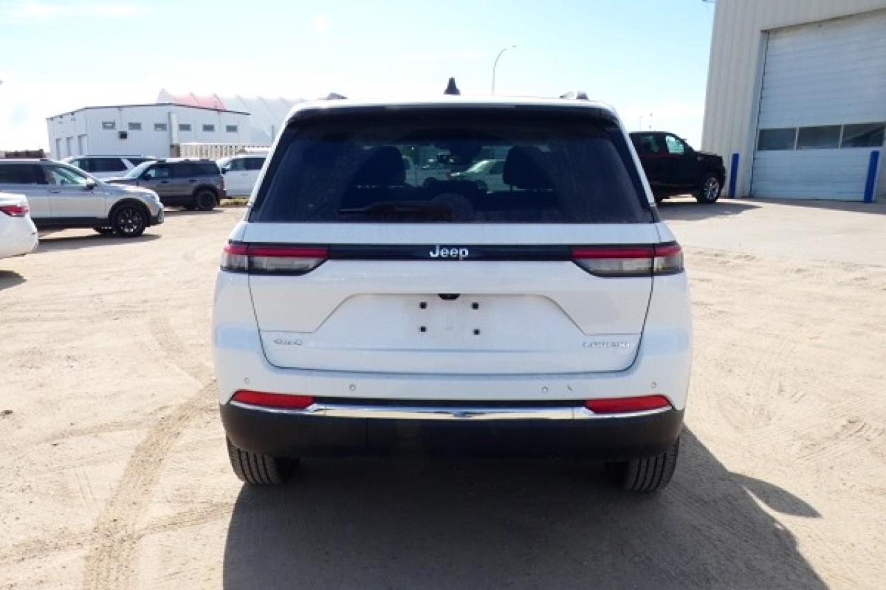 2023 Jeep Grand Cherokee Laredo w/Htd cloth, S/R, BUC - Photo #7