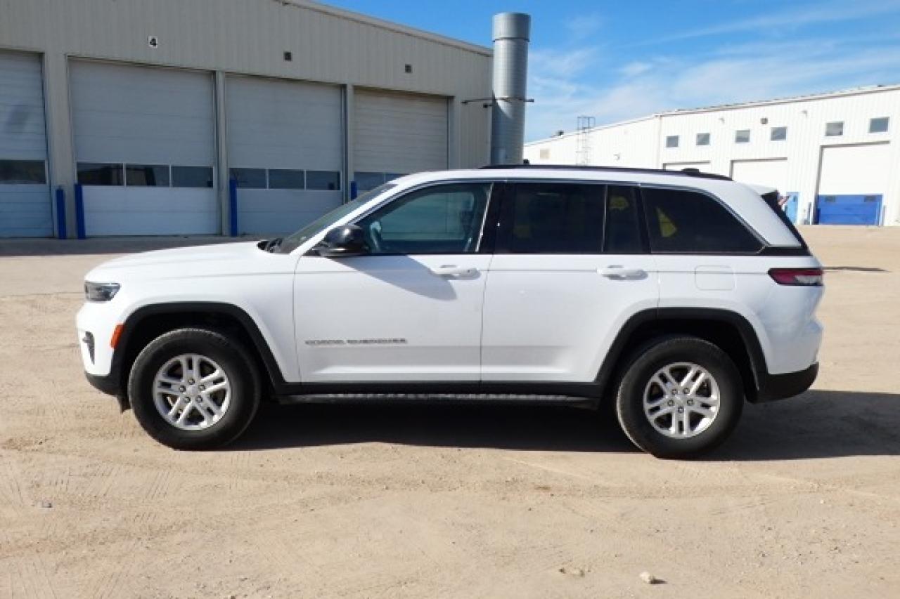 2023 Jeep Grand Cherokee Laredo w/Htd cloth, S/R, BUC - Photo #1