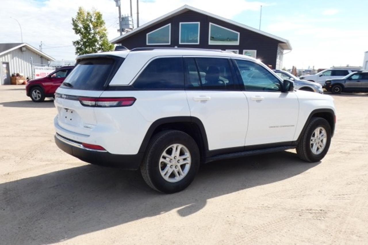 2023 Jeep Grand Cherokee Laredo w/Htd cloth, S/R, BUC - Photo #6