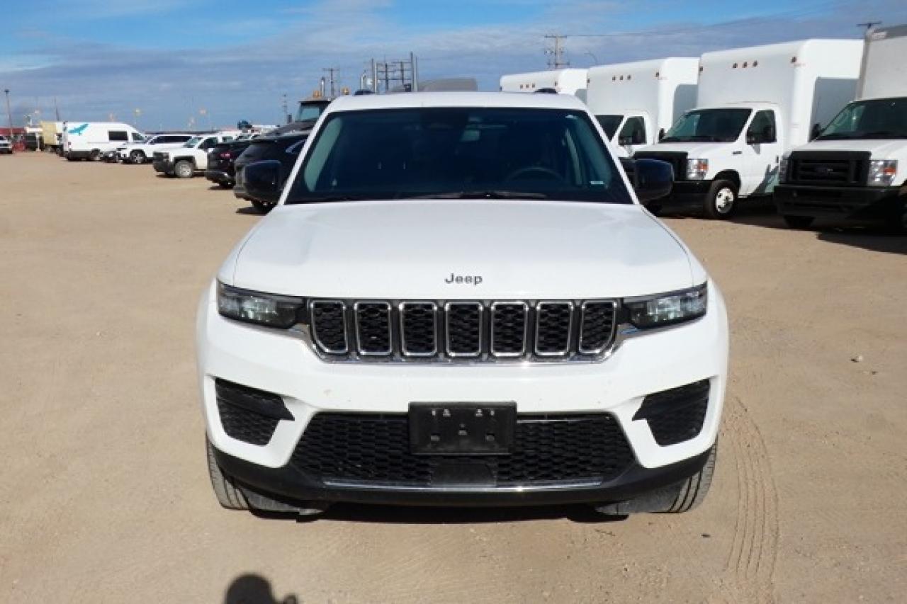 2023 Jeep Grand Cherokee Laredo w/Htd cloth, S/R, BUC - Photo #3