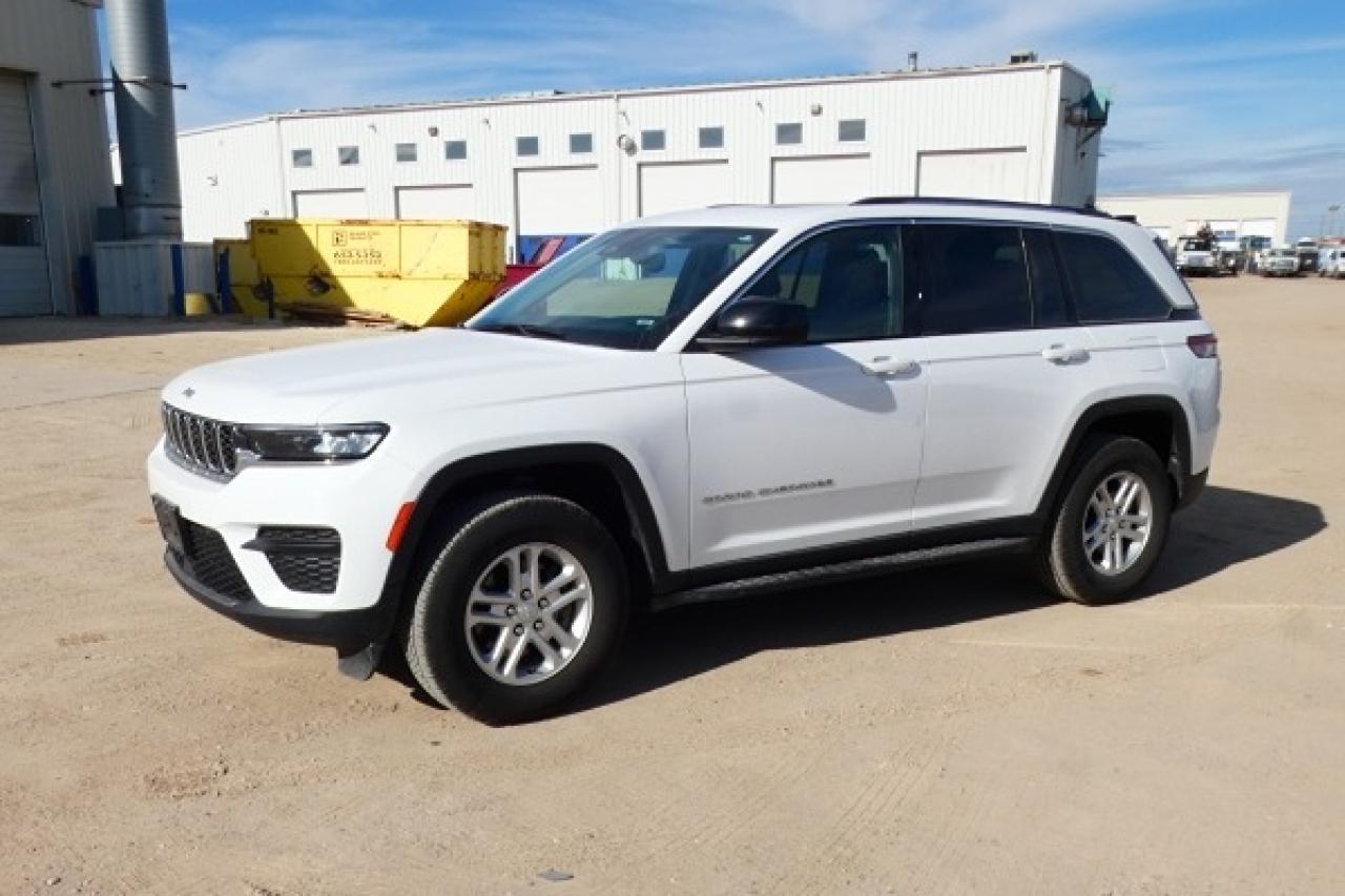 2023 Jeep Grand Cherokee Laredo w/Htd cloth, S/R, BUC - Photo #2