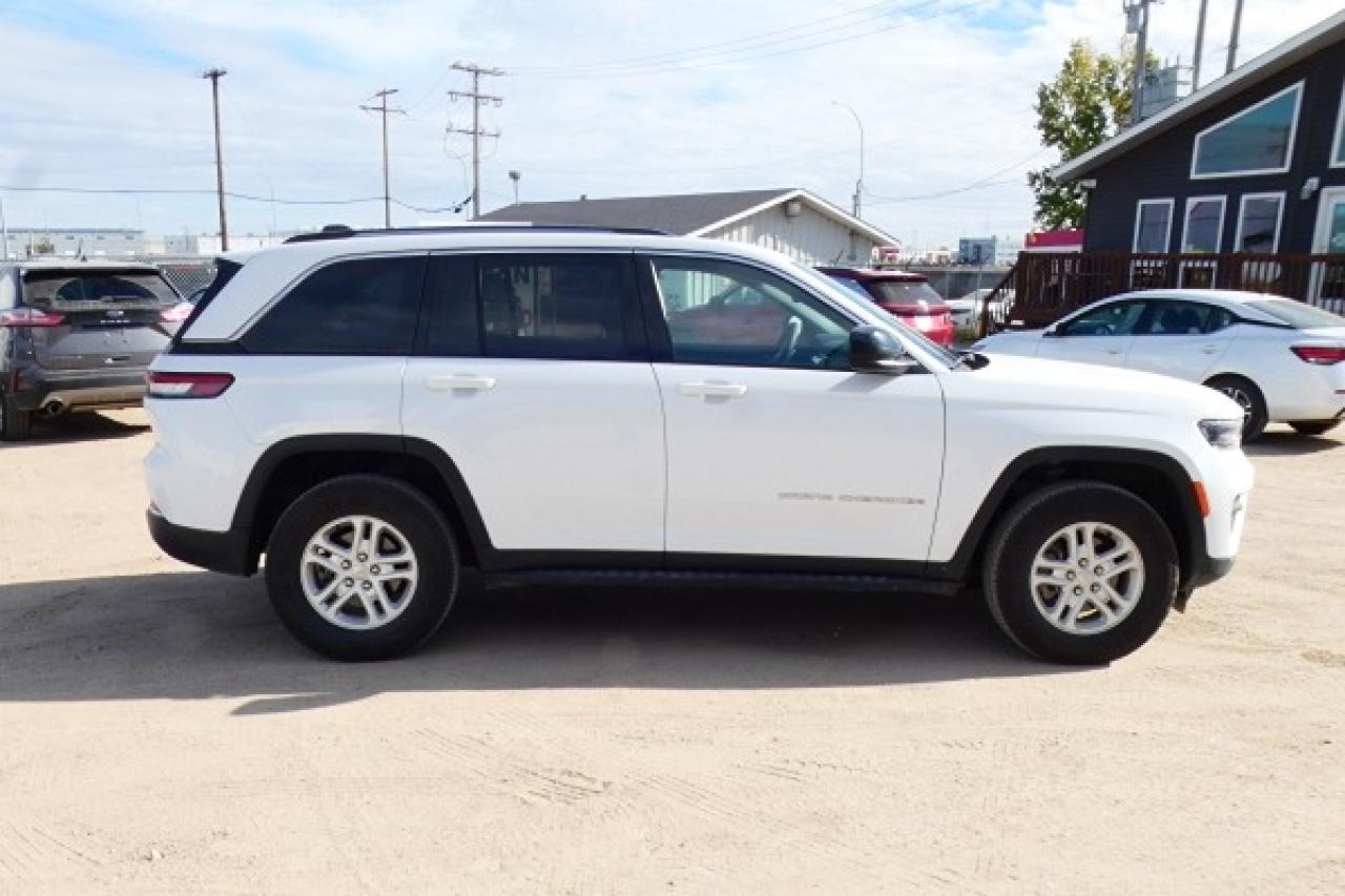 2023 Jeep Grand Cherokee Laredo w/Htd cloth, S/R, BUC - Photo #5