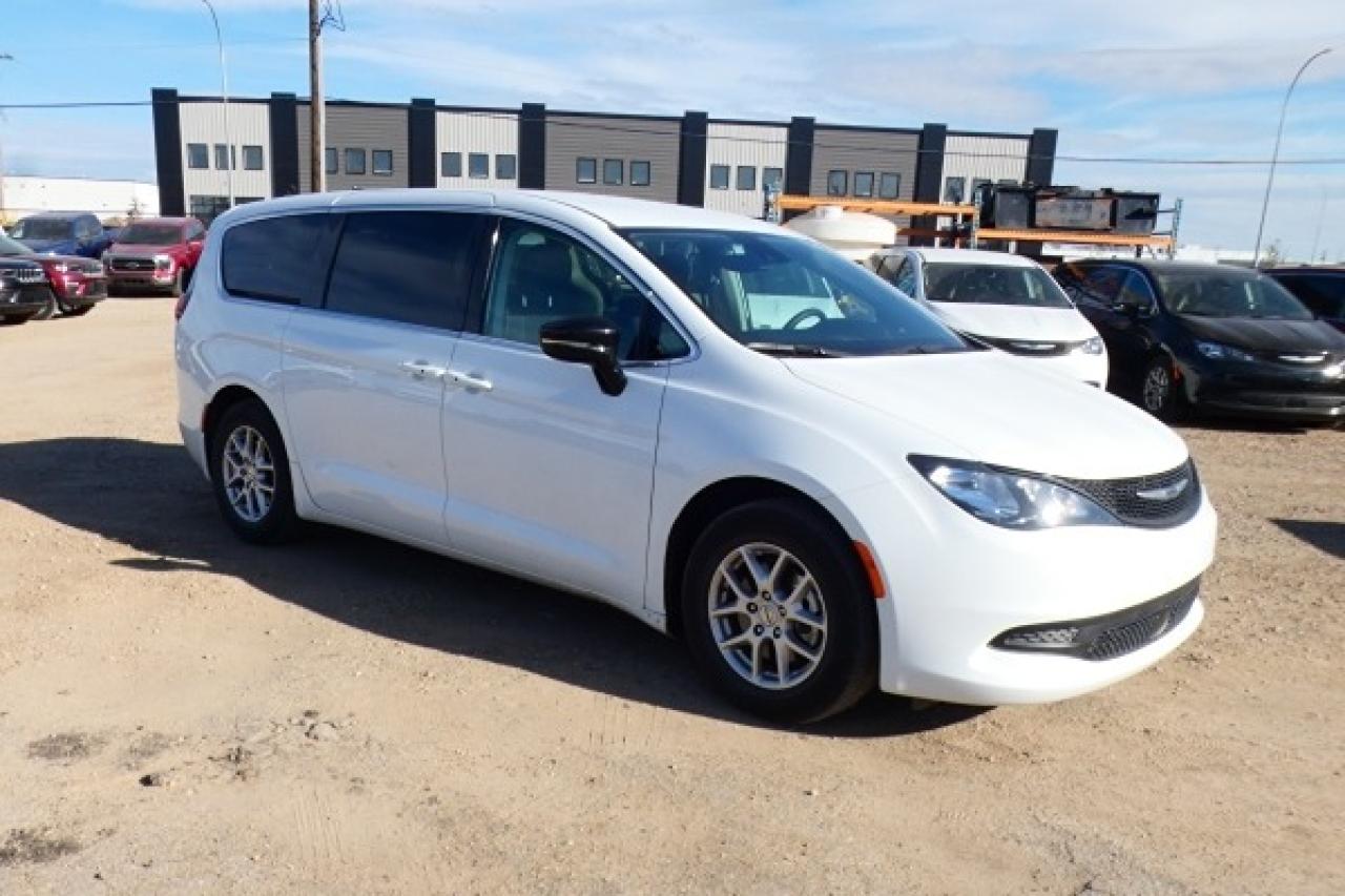 2024 Chrysler Grand Caravan SXT 2WD w/Htd cloth, NAV, BUC - Photo #4