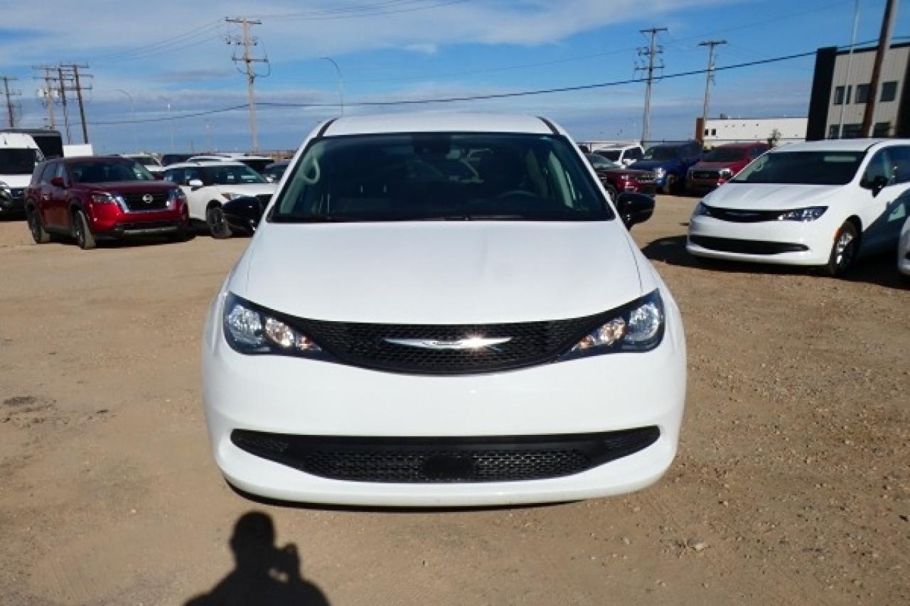 2024 Chrysler Grand Caravan SXT 2WD w/Htd cloth, NAV, BUC - Photo #3