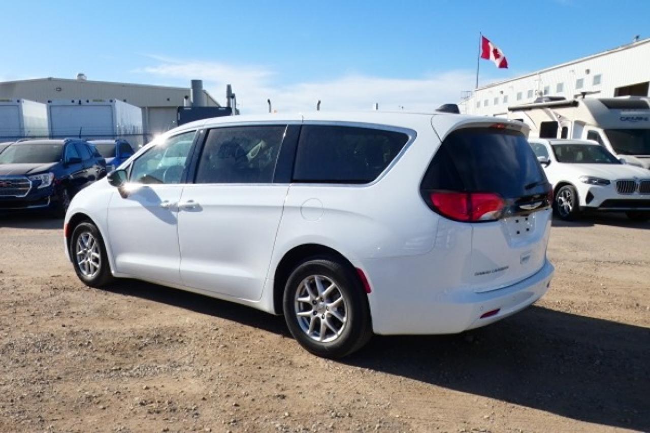 2024 Chrysler Grand Caravan SXT 2WD w/Htd cloth, NAV, BUC - Photo #8