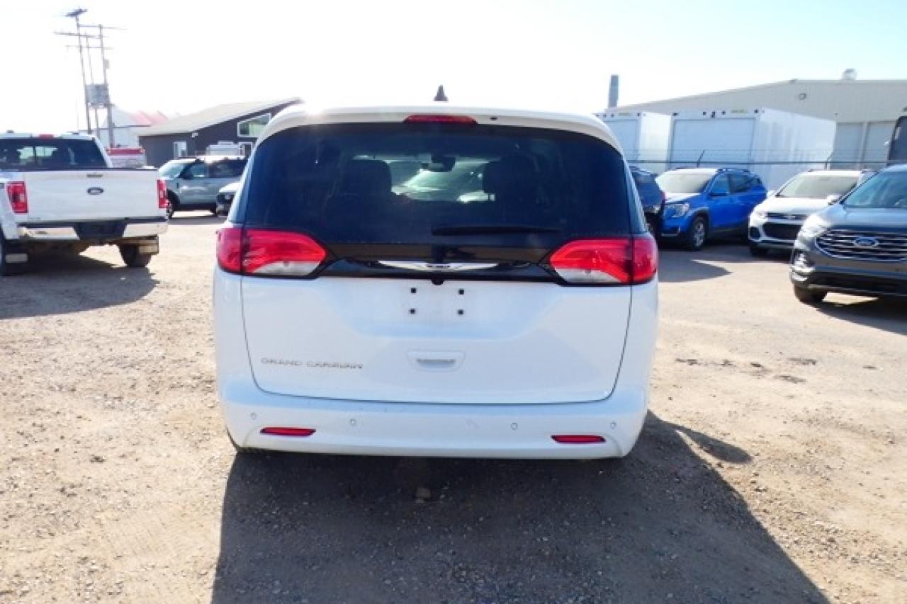 2024 Chrysler Grand Caravan SXT 2WD w/Htd cloth, NAV, BUC - Photo #7