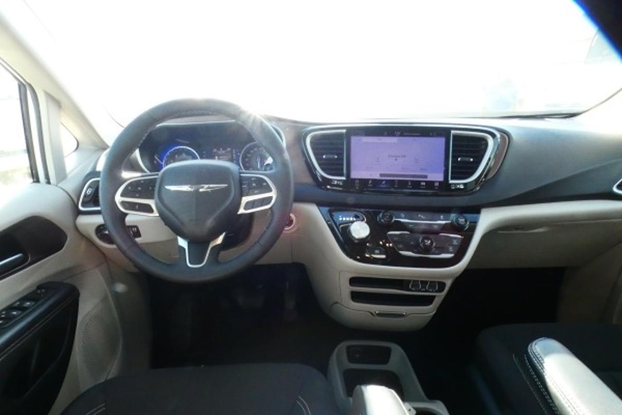 2024 Chrysler Grand Caravan SXT 2WD w/Htd cloth, NAV, BUC - Photo #12