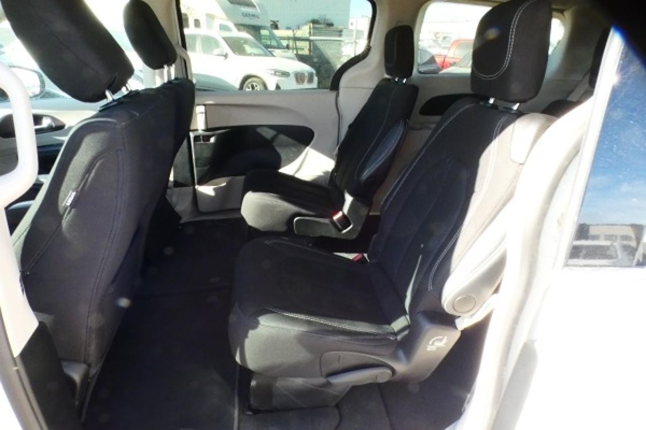 2024 Chrysler Grand Caravan SXT 2WD w/Htd cloth, NAV, BUC - Photo #10