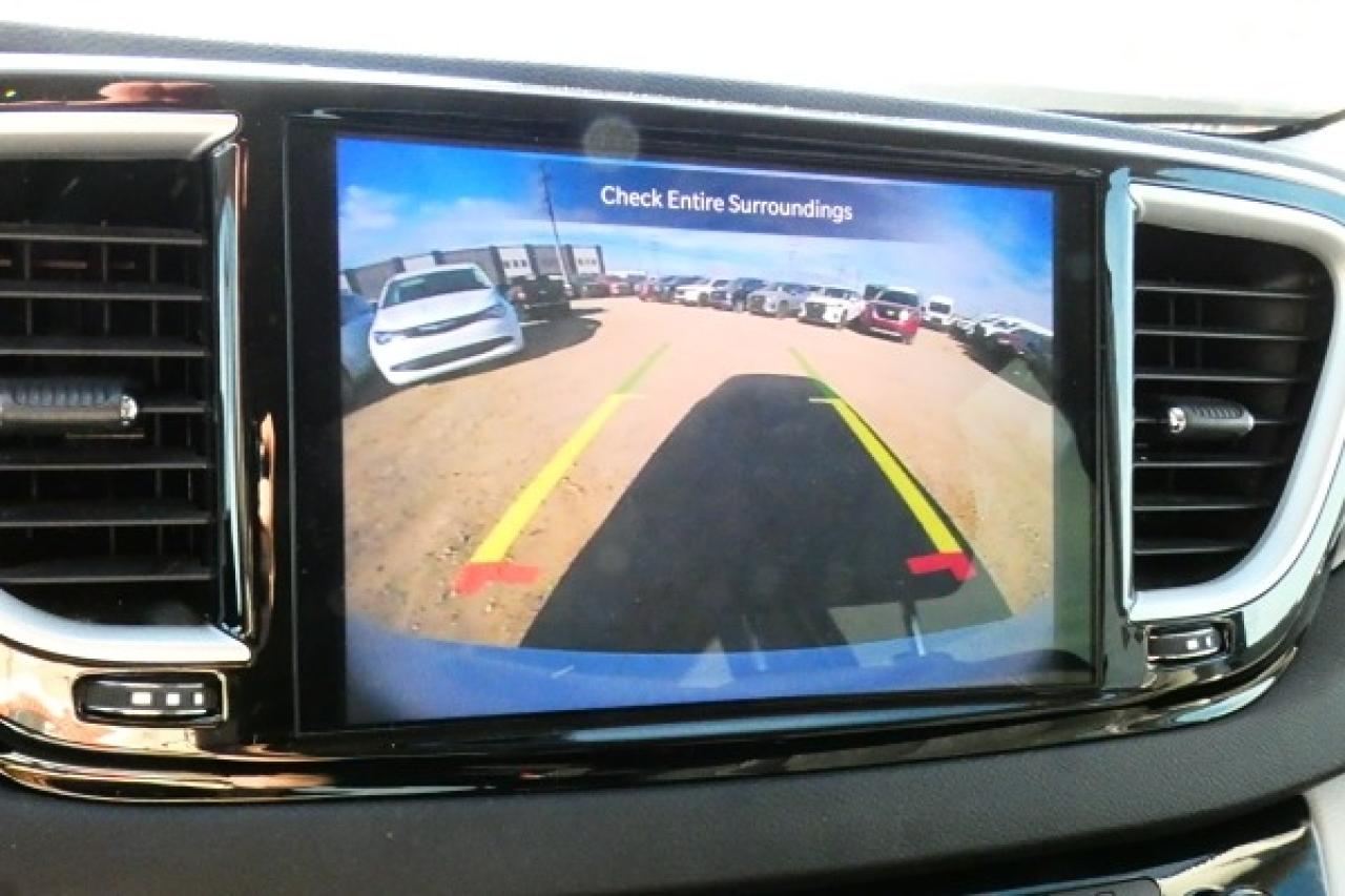 2024 Chrysler Grand Caravan SXT 2WD w/Htd cloth, NAV, BUC - Photo #15