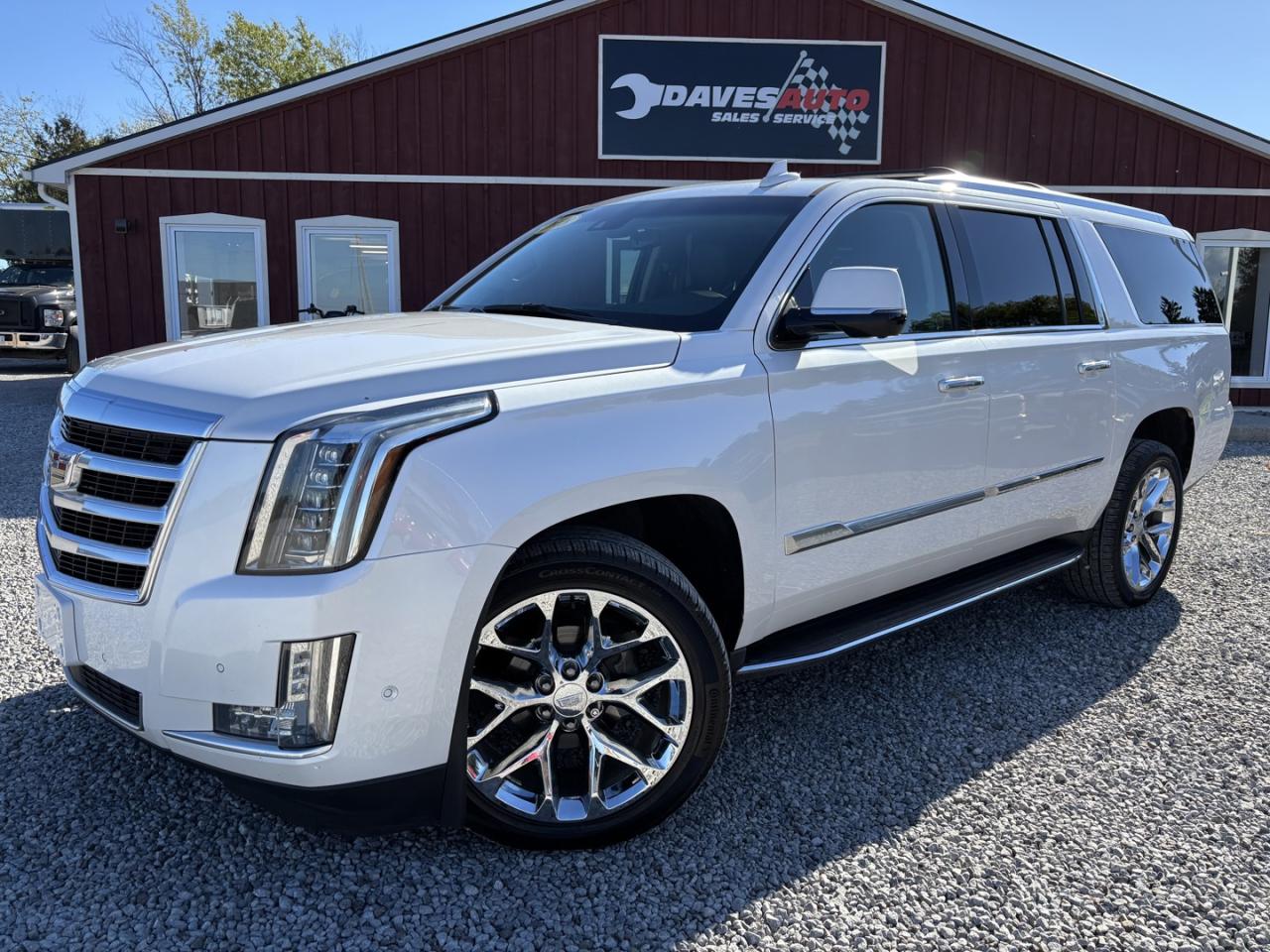 Used 2018 Cadillac Escalade ESV Premium 4WD 6.2 L V-8 No Accidents! Like brand New!! for sale in Dunnville, ON