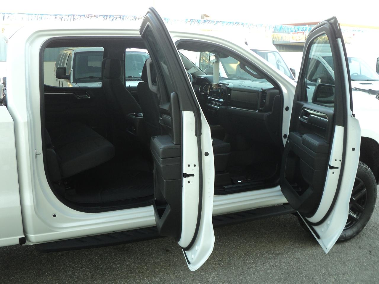 2025 Chevrolet Silverado 1500 LT TrailBoss CrewCab4x4Z71 3.0L6cylDiesel 6'7"Box - Photo #10