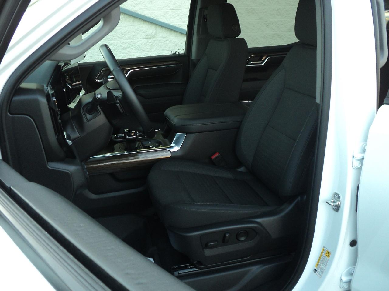 2025 Chevrolet Silverado 1500 LT TrailBoss CrewCab4x4Z71 3.0L6cylDiesel 6'7"Box - Photo #11