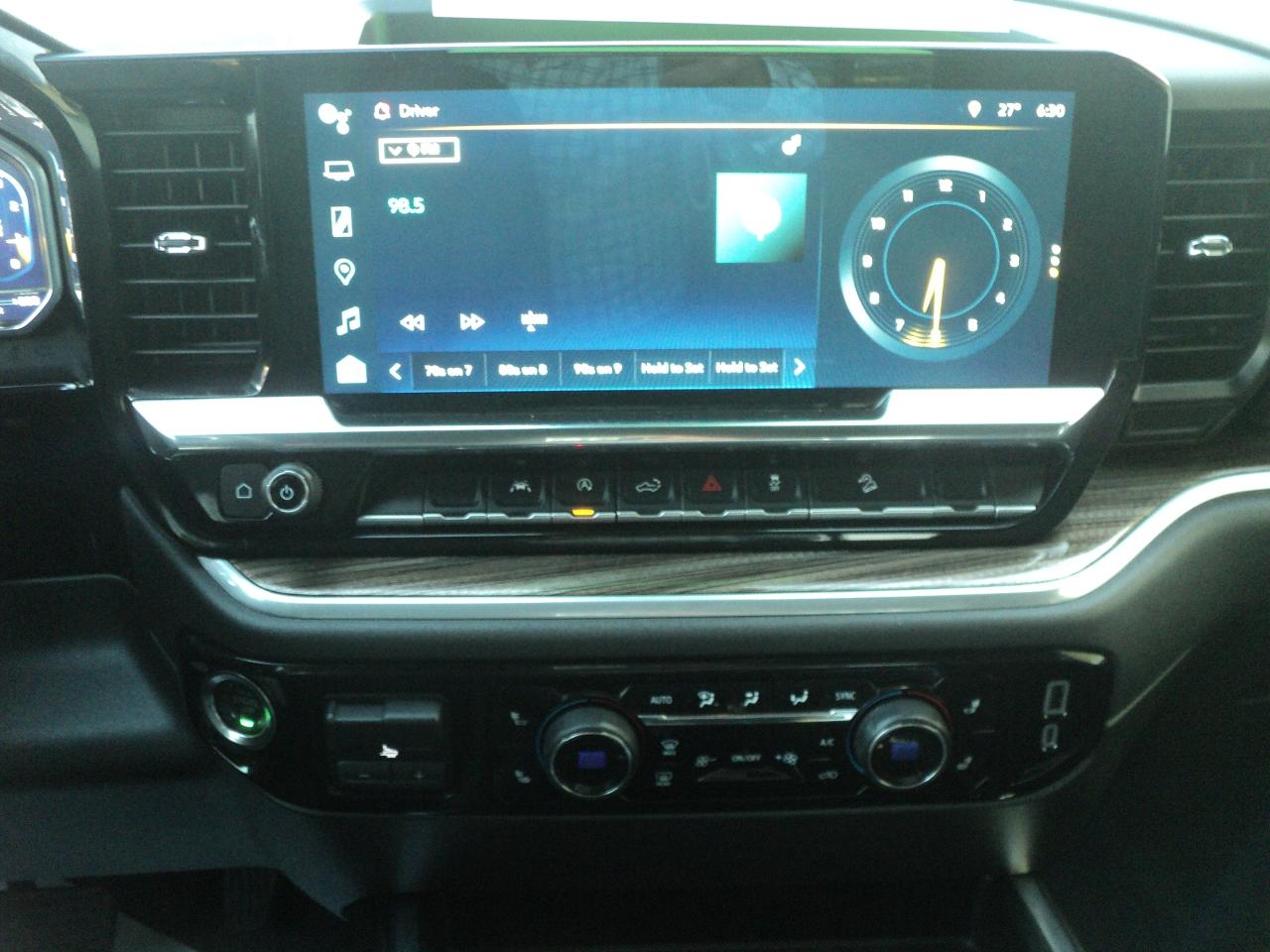 2025 Chevrolet Silverado 1500 LT TrailBoss CrewCab4x4Z71 3.0L6cylDiesel 6'7"Box - Photo #18
