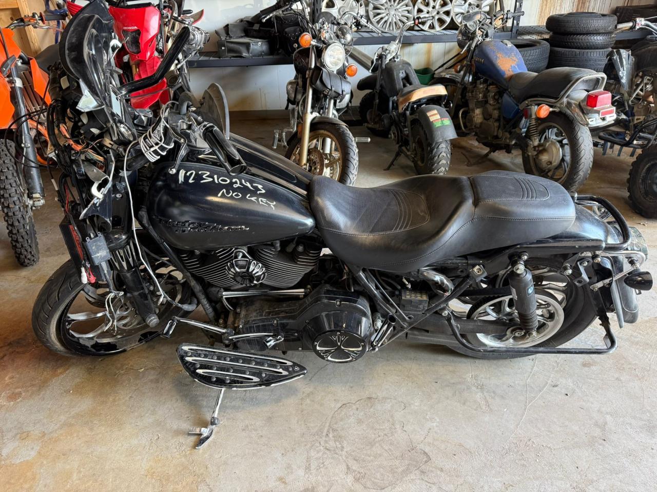 2006 Harley-Davidson FLHX CUSTOM, BUILT MOTOR, WHEELS, IRREPARABLE, PARTS - Photo #2