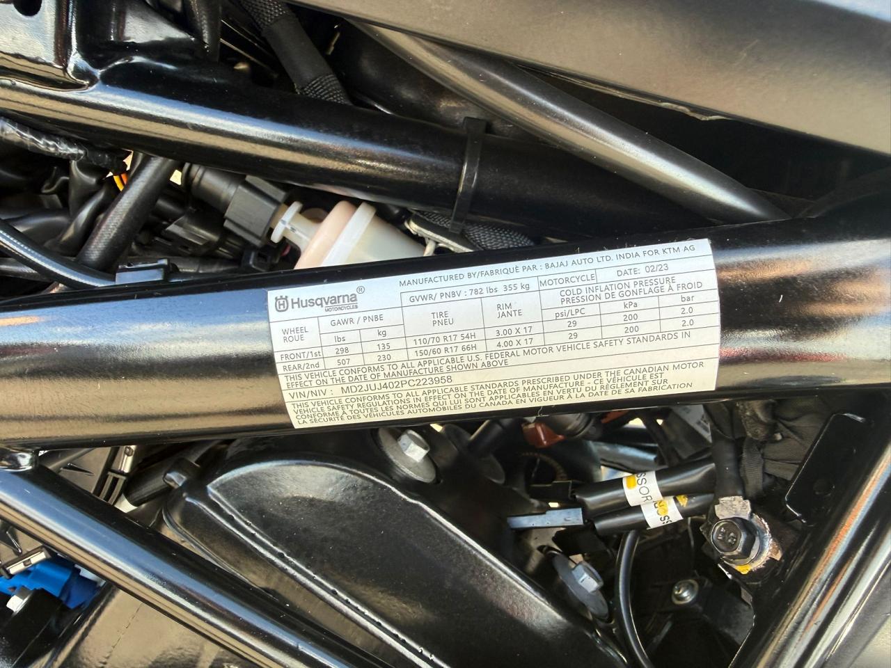 2023 HUSQVARNA TE300i VITPILEN 401, LOW KMS, UNDER 2000KMS, BRANDED - Photo #11