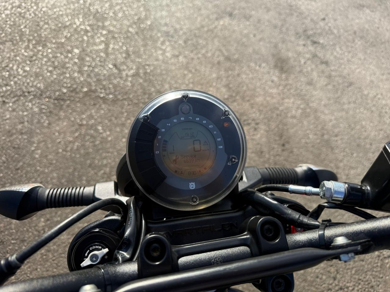 2023 HUSQVARNA TE300i VITPILEN 401, LOW KMS, UNDER 2000KMS, BRANDED - Photo #16