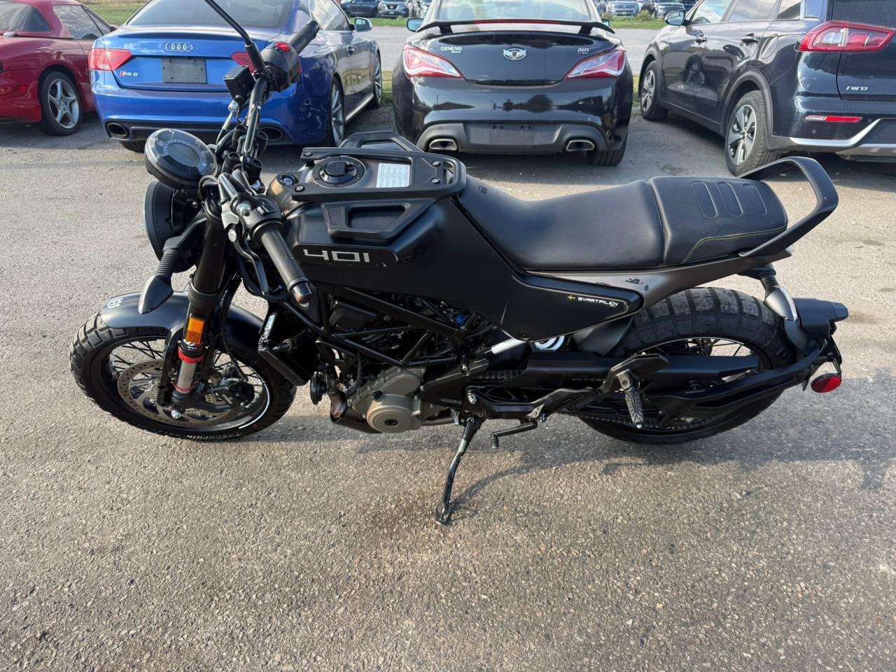 2023 HUSQVARNA TE300i VITPILEN 401, LOW KMS, UNDER 2000KMS, BRANDED - Photo #12