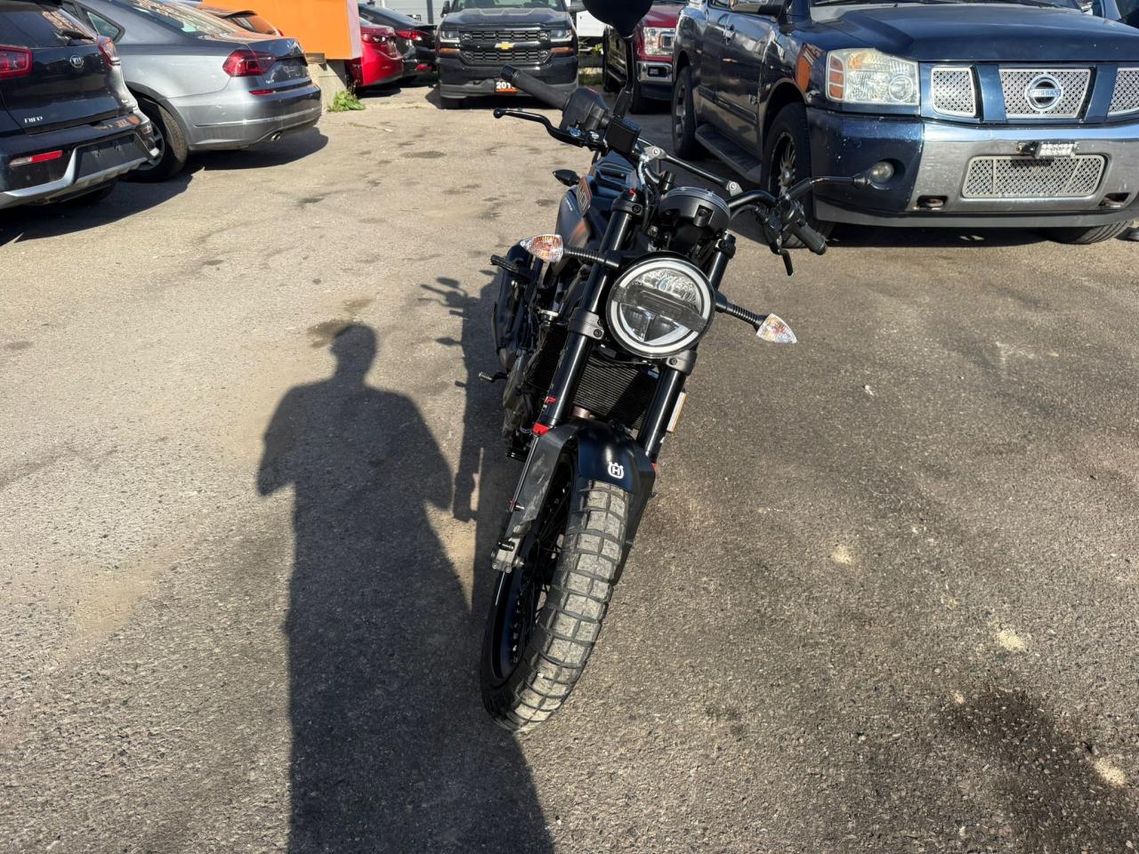 2023 HUSQVARNA TE300i VITPILEN 401, LOW KMS, UNDER 2000KMS, BRANDED - Photo #17