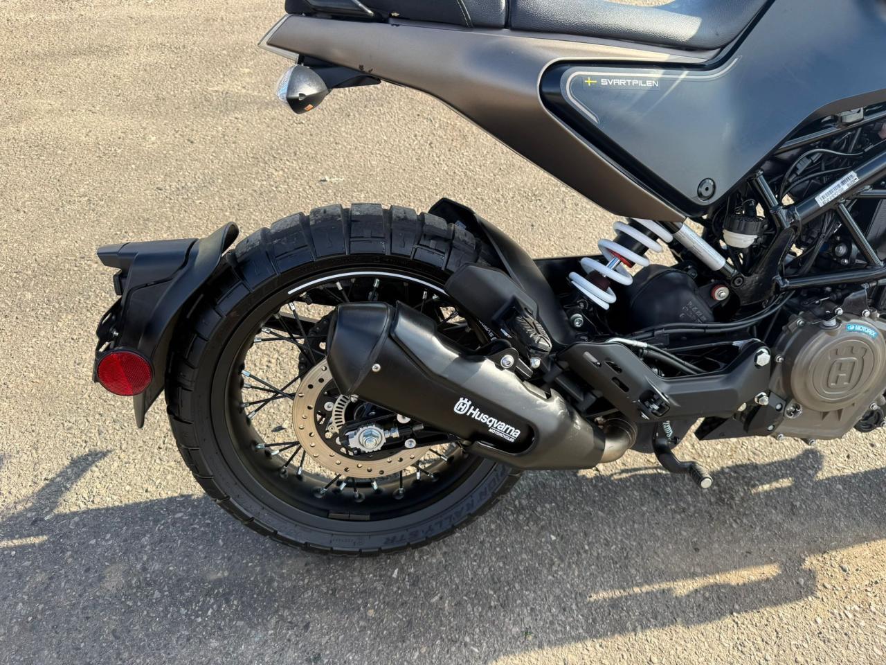 2023 HUSQVARNA TE300i VITPILEN 401, LOW KMS, UNDER 2000KMS, BRANDED - Photo #15