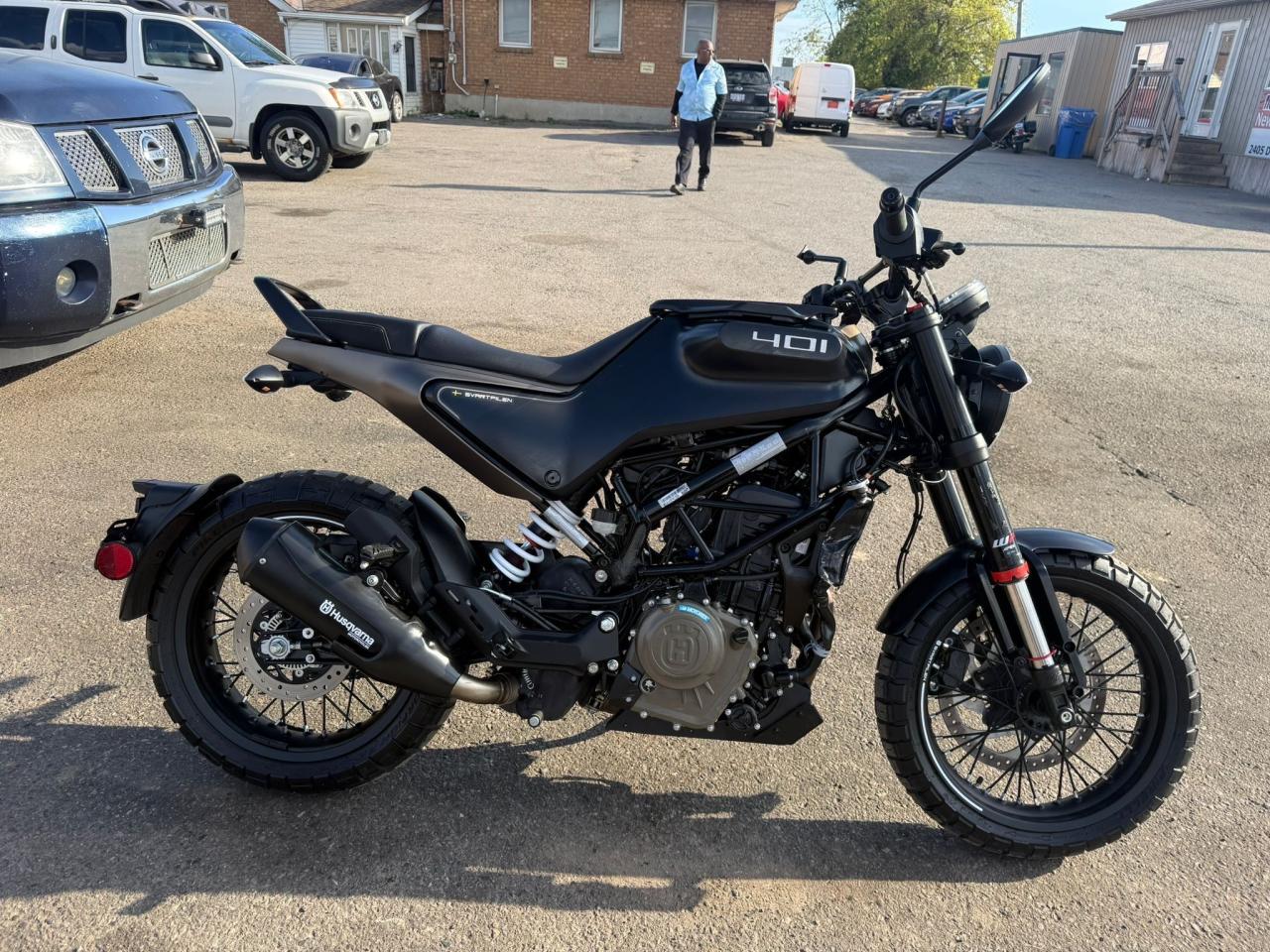 2023 HUSQVARNA TE300i VITPILEN 401, LOW KMS, UNDER 2000KMS, BRANDED - Photo #6