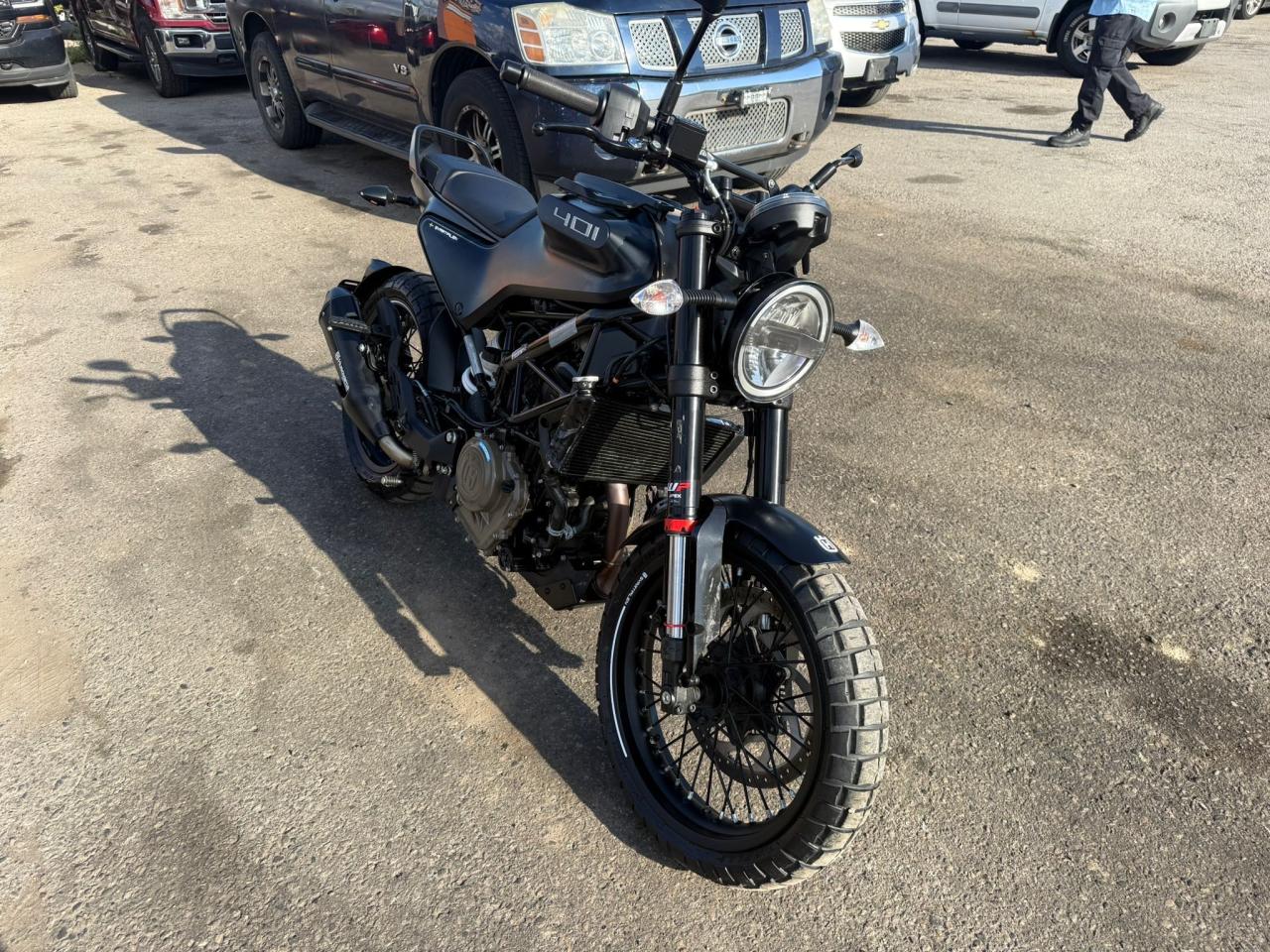 2023 HUSQVARNA TE300i VITPILEN 401, LOW KMS, UNDER 2000KMS, BRANDED - Photo #7