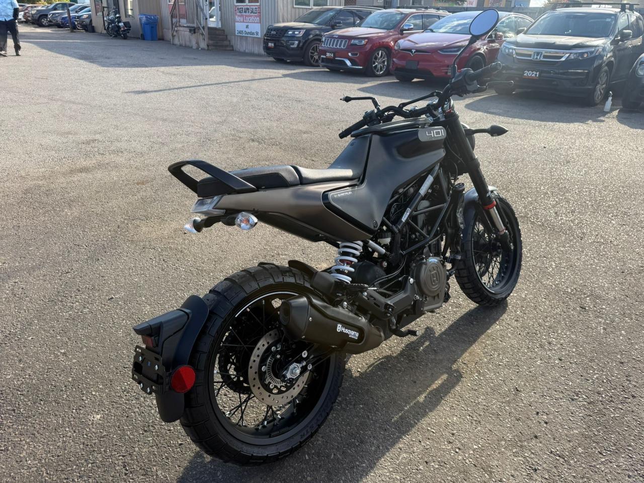 2023 HUSQVARNA TE300i VITPILEN 401, LOW KMS, UNDER 2000KMS, BRANDED - Photo #5