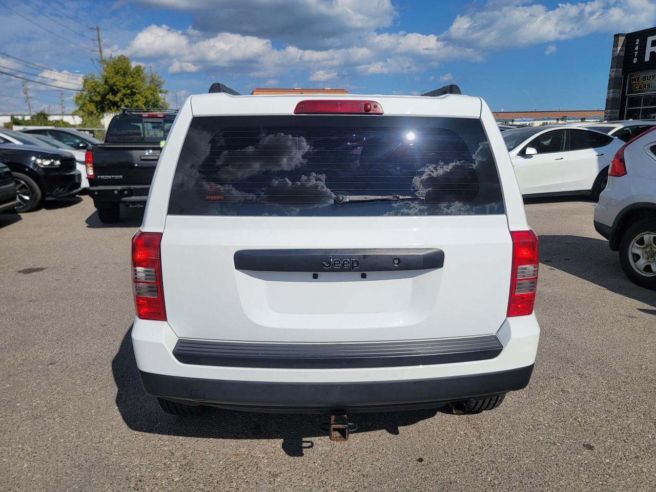 2016 Jeep Patriot SPORT Photo4