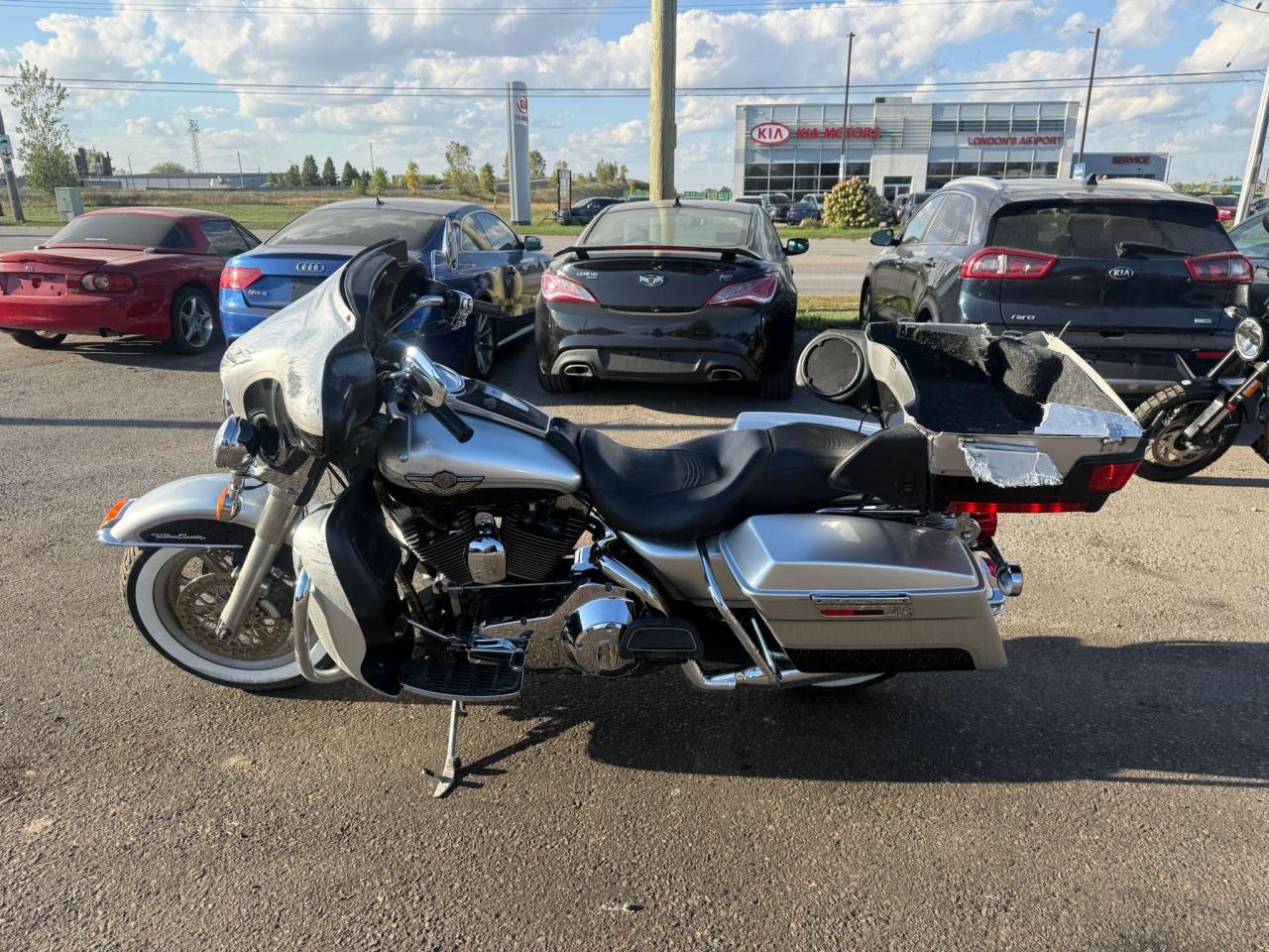2003 Harley-Davidson FLHTCUI ELECTRA GLIDE 100 ANNIVERSARY, RUNS WELL, DAMAGED - Photo #2