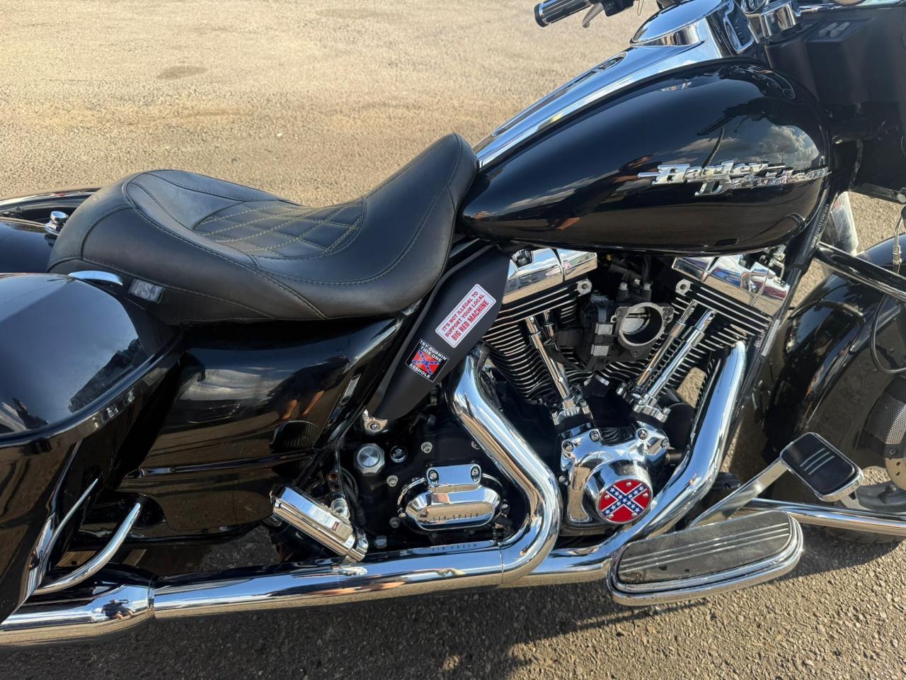 2010 Harley-Davidson Street Glide LIGHT DAMAGE, EXHAUST, LOT OF UPGRADES, AS IS - Photo #9