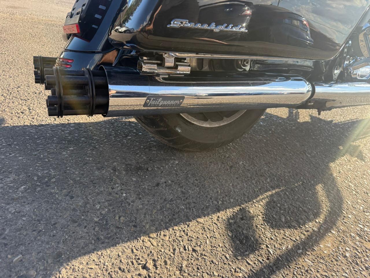 2010 Harley-Davidson Street Glide LIGHT DAMAGE, EXHAUST, LOT OF UPGRADES, AS IS - Photo #12