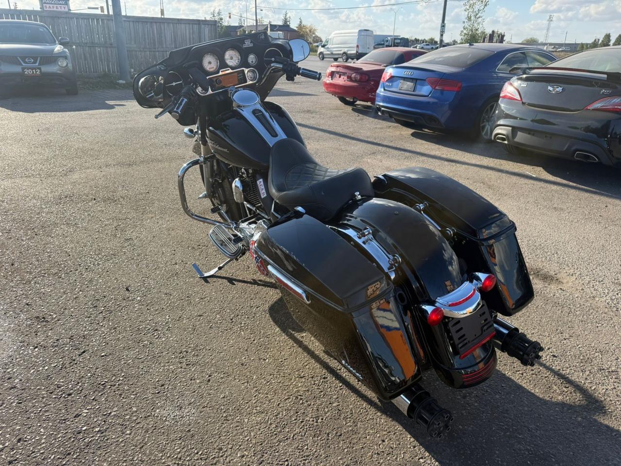 2010 Harley-Davidson Street Glide LIGHT DAMAGE, EXHAUST, LOT OF UPGRADES, AS IS Photo2