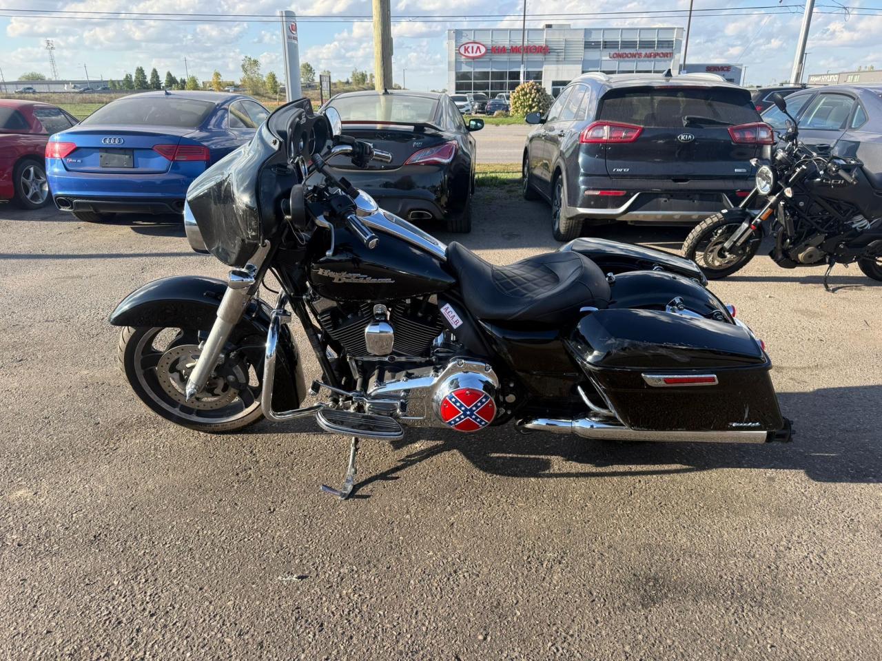 2010 Harley-Davidson Street Glide LIGHT DAMAGE, EXHAUST, LOT OF UPGRADES, AS IS - Photo #2
