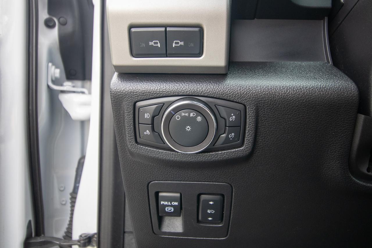 2019 Ford F-150 Lariat 4WD SuperCrew 5.5' Box Photo5