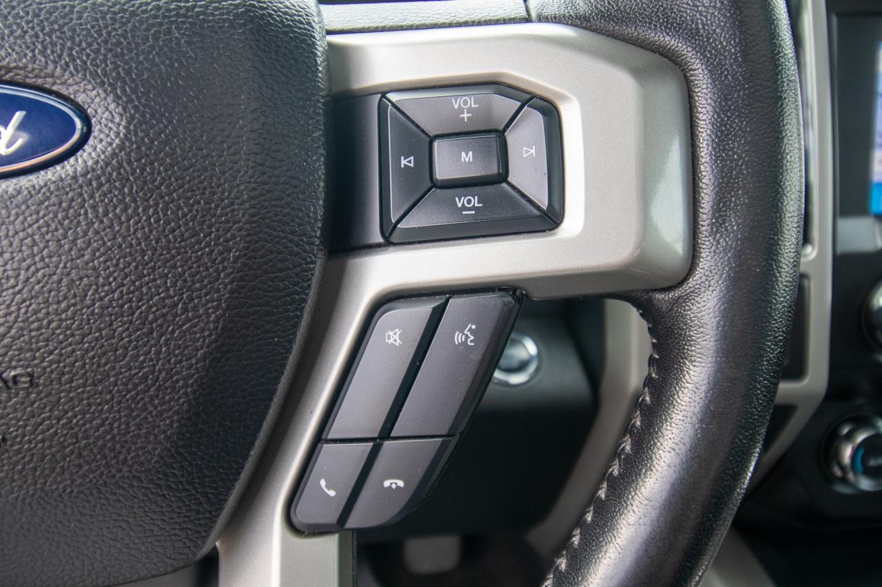 2019 Ford F-150 Lariat 4WD SuperCrew 5.5' Box Photo5