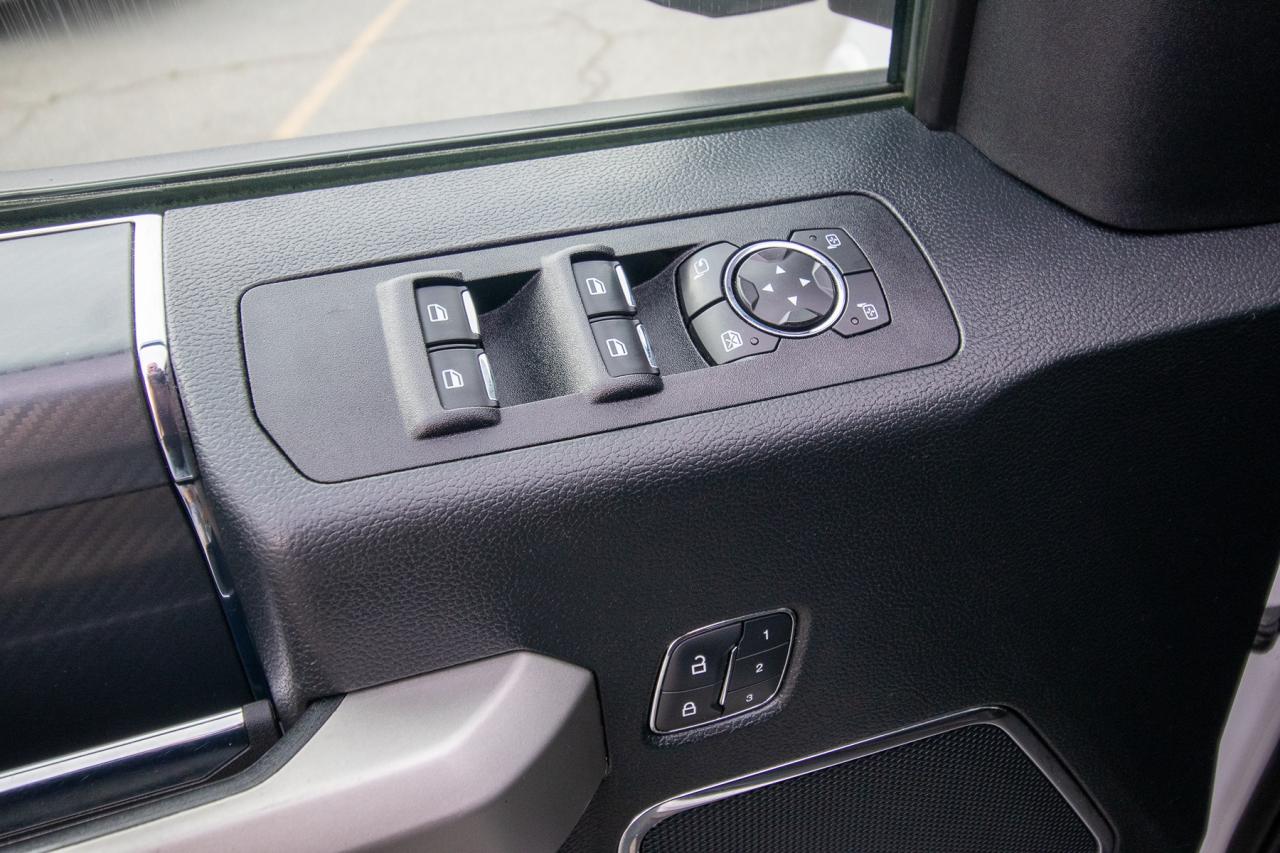 2019 Ford F-150 Lariat 4WD SuperCrew 5.5' Box Photo5
