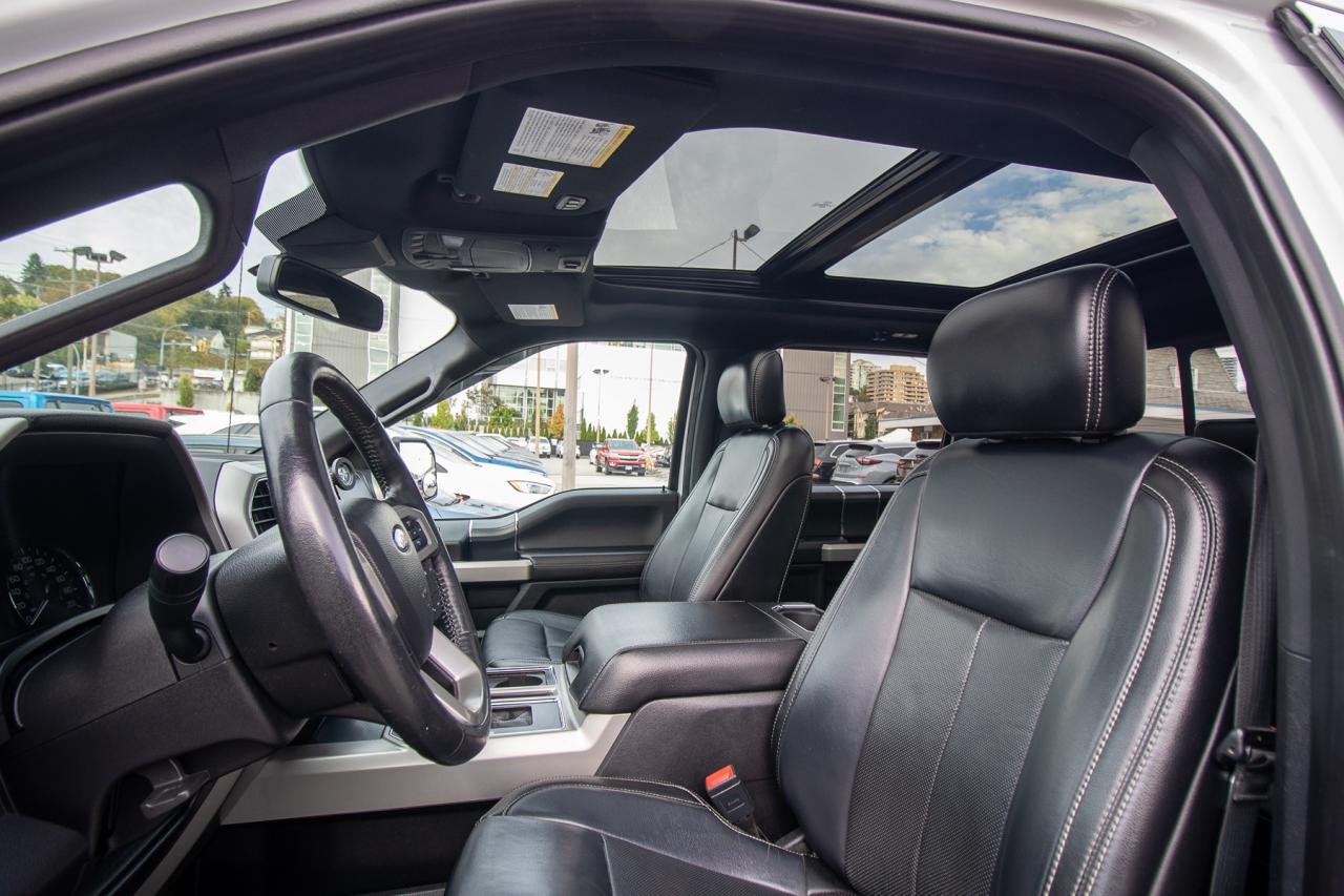 2019 Ford F-150 Lariat 4WD SuperCrew 5.5' Box Photo5