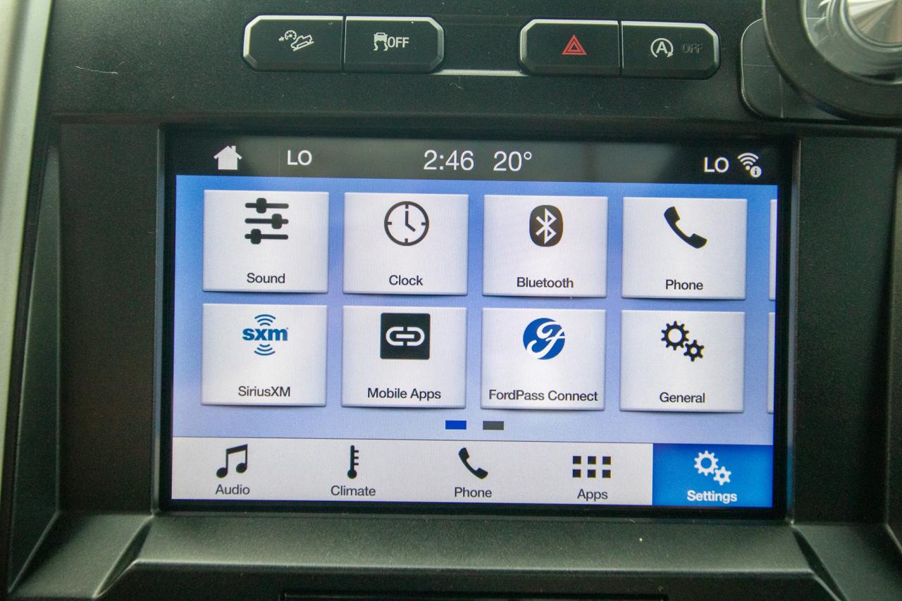 2019 Ford F-150 Lariat 4WD SuperCrew 5.5' Box Photo5