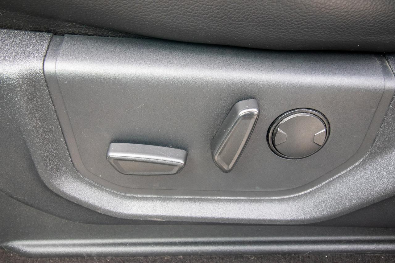 2019 Ford F-150 Lariat 4WD SuperCrew 5.5' Box Photo5