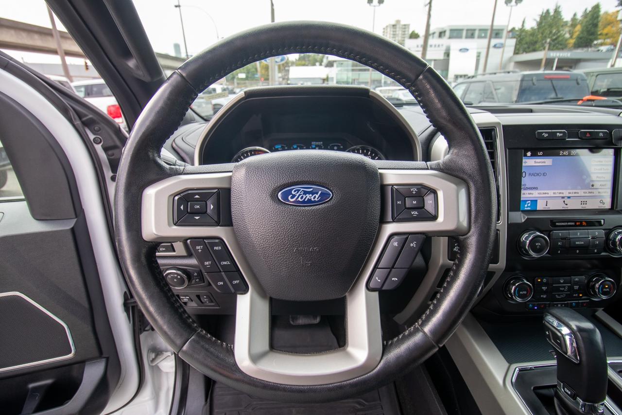 2019 Ford F-150 Lariat 4WD SuperCrew 5.5' Box Photo5
