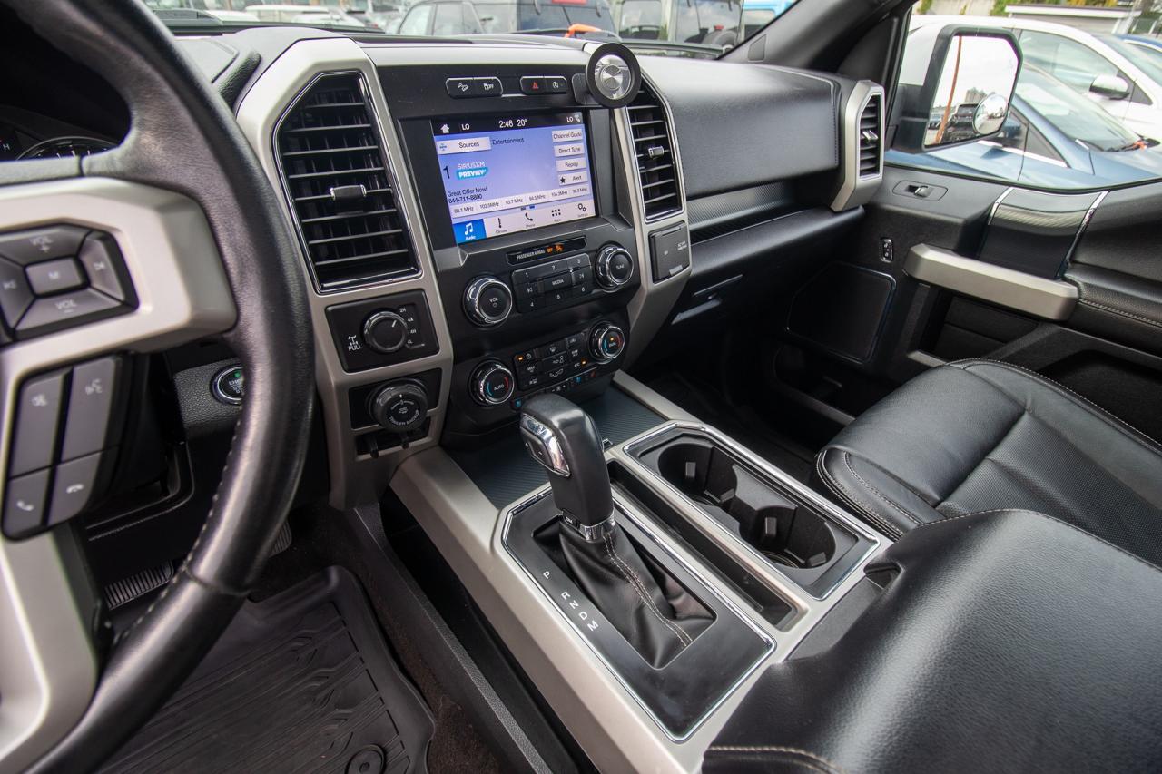 2019 Ford F-150 Lariat 4WD SuperCrew 5.5' Box Photo5